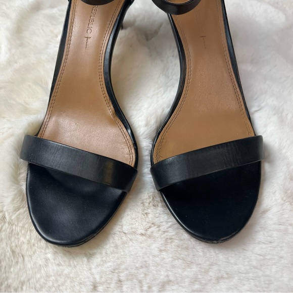 Banana Republic Emalee strappy heeled sandals - Picture 3 of 11